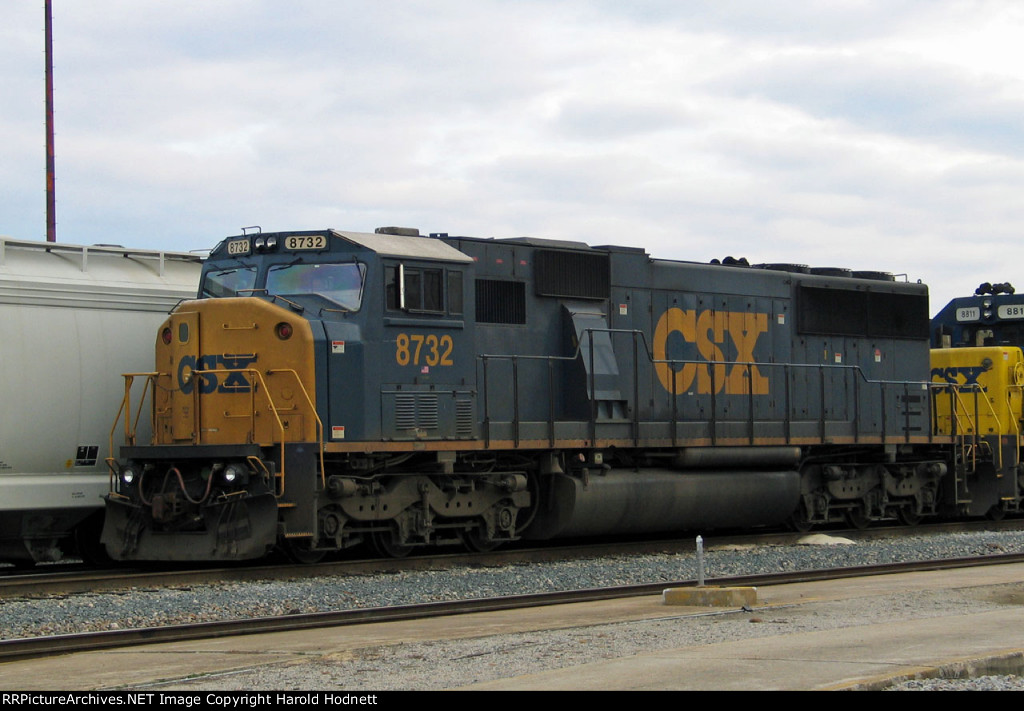 CSX 8732